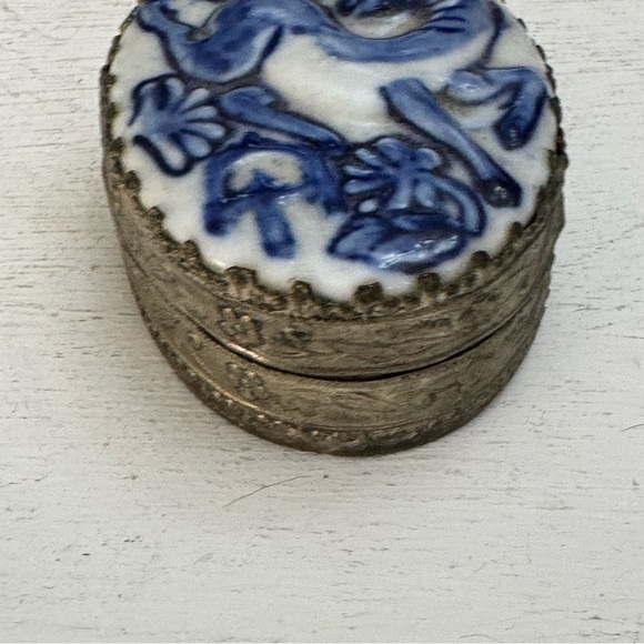 Oval Silver Tone Trinket Box Vintage Blue and White Glossy Ceramic Horse - Picture 2 of 12
